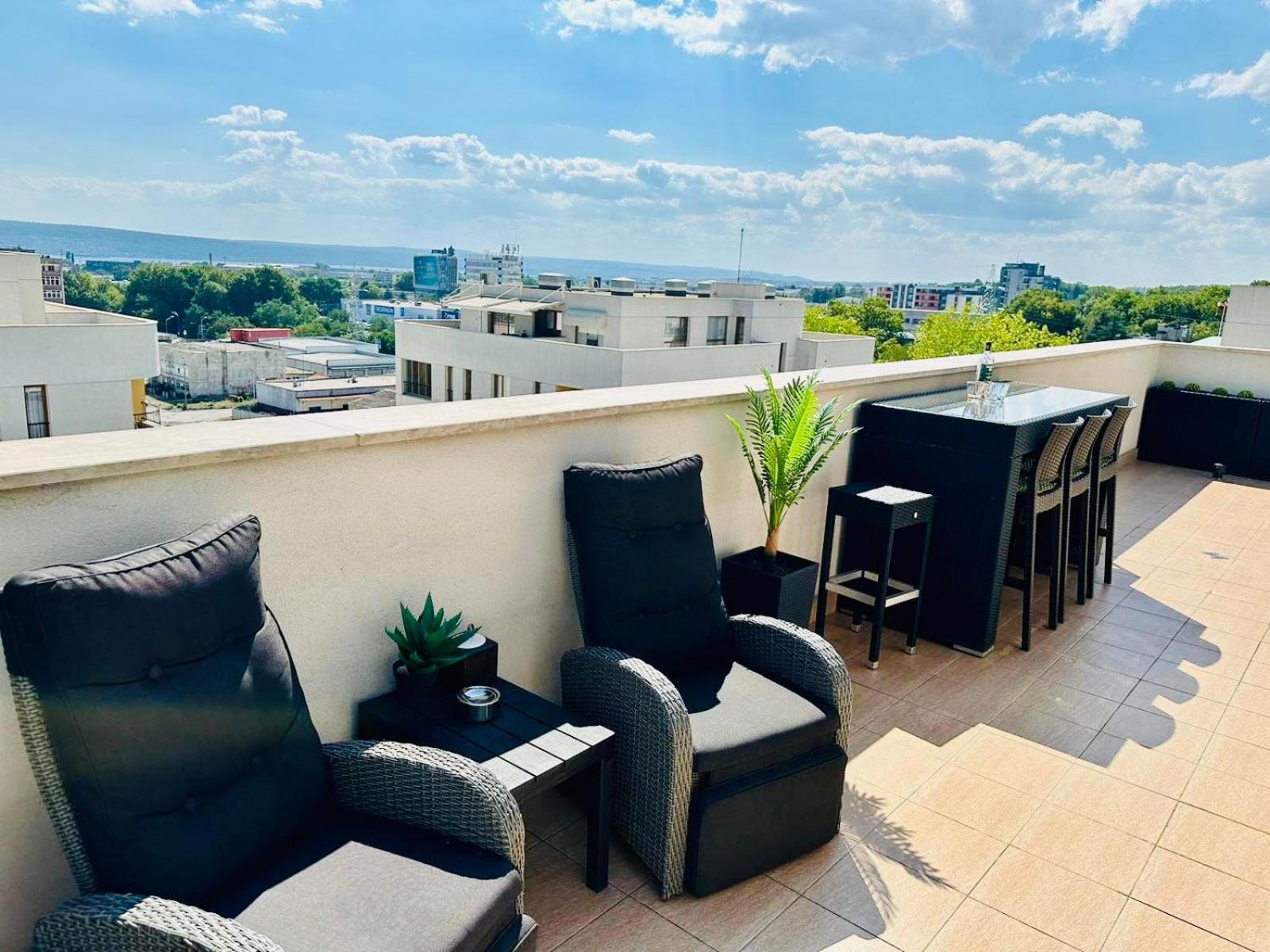 Spacious Prestige Penthouse Varna Esterno foto